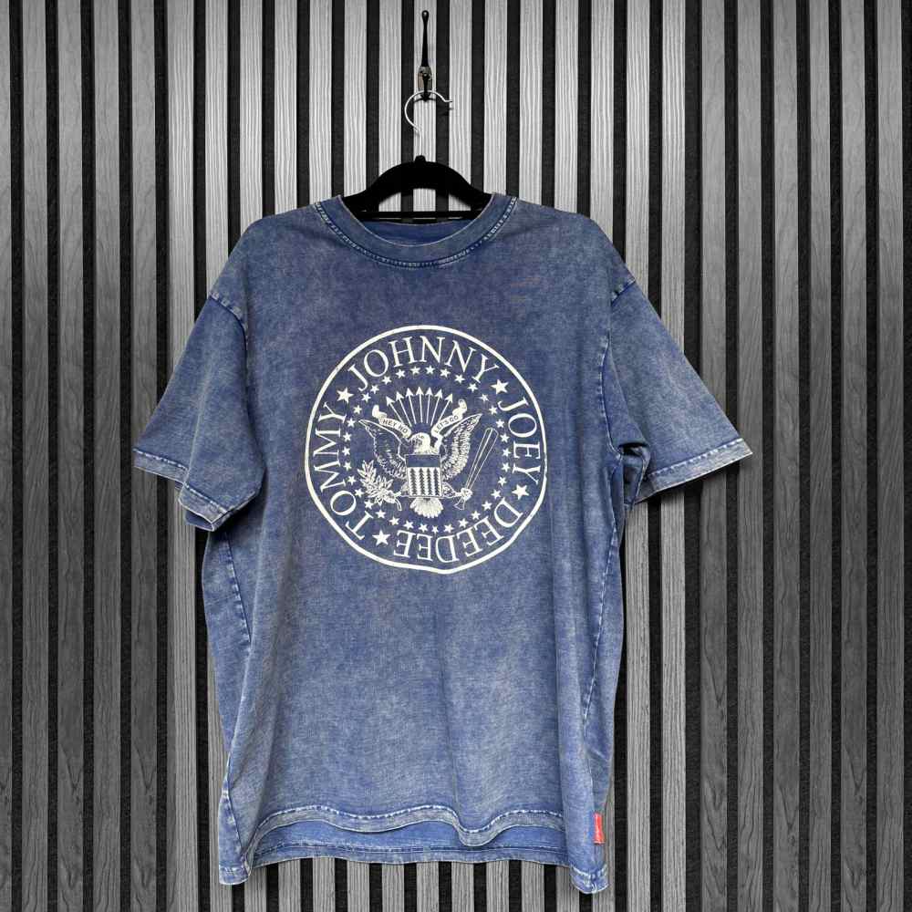 Ramones - Unplugged Presidential Seal Wash Unisex Tshirt - Blue